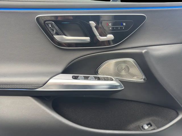 Mercedes-Benz E 400 4MATIC Sedan