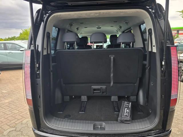 Hyundai Staria Signature