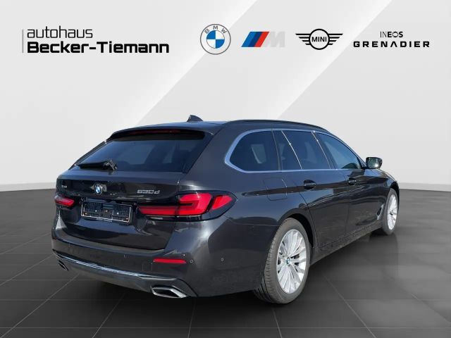 BMW 530 530d Luxury Line Touring xDrive