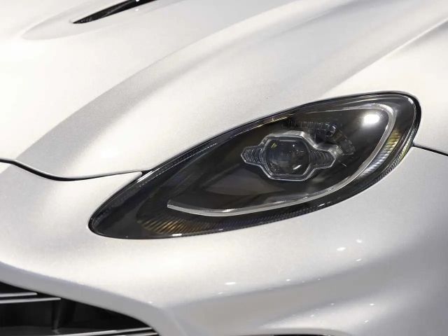 Aston Martin DBX 707 -Lightning Silver-