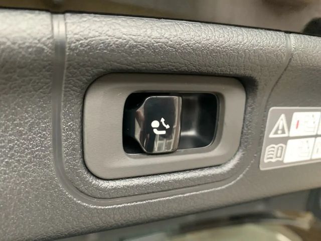 Mercedes-Benz C 300 4MATIC AMG Line Sedan