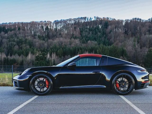 Porsche 992 Cabrio GTS