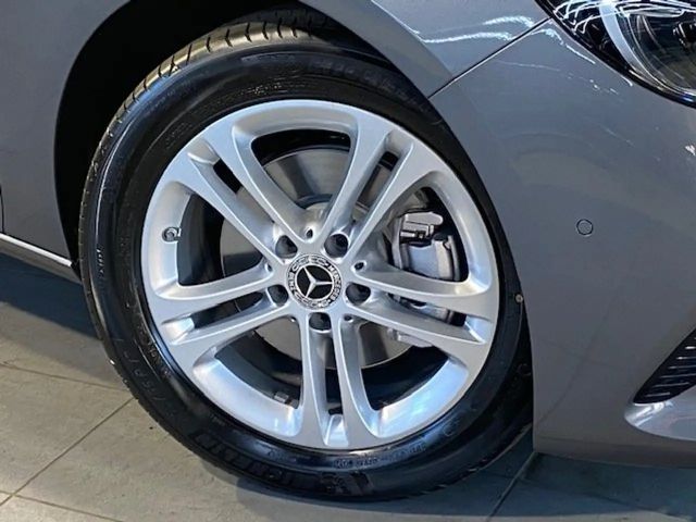 Mercedes-Benz B 200 Progressive Sedan