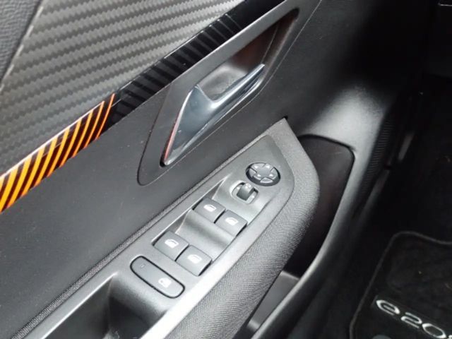 Peugeot 208 LED Klima SHZ AppleCa/AndroidA Spurhalt Verkehrsz