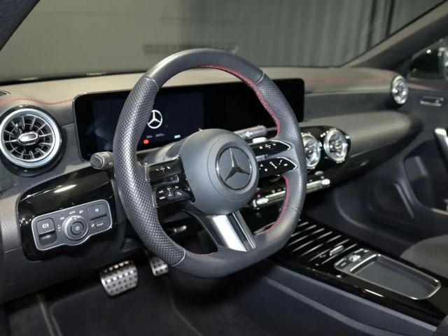 Mercedes-Benz CLA 200 AMG Line Coupé