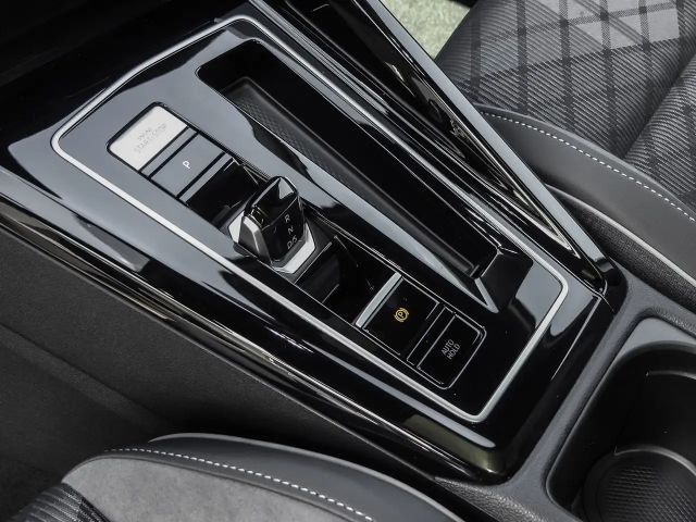 Volkswagen Golf R-Line Variant