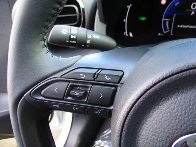 Toyota Yaris 1.5 Teamplayer ACC+LED+SHZ+Fernlichtass.