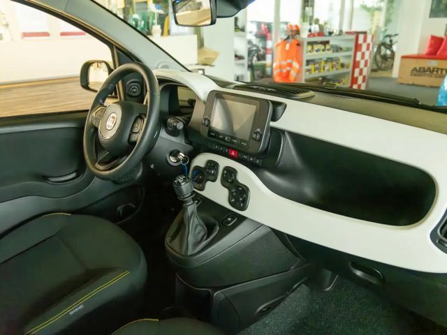 Fiat Panda 1.0 GSE 70PS E6 Pandina