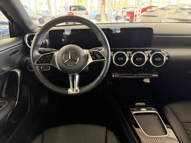 Mercedes-Benz A 180 A 180 d