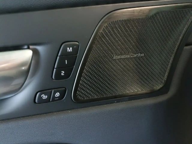 Volvo XC60 AWD Dark Plus T6