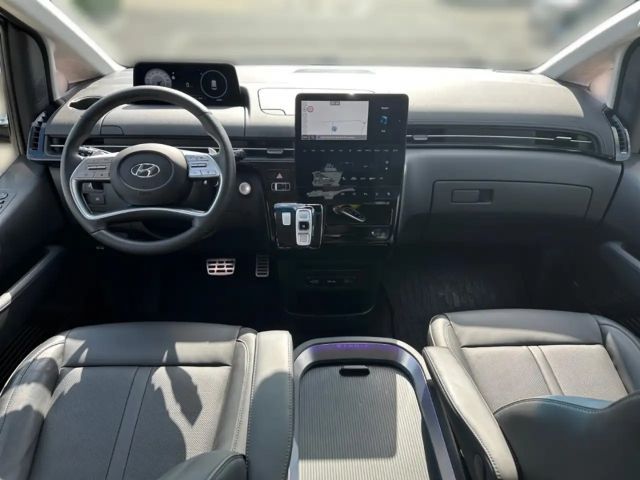 Hyundai Staria Signature