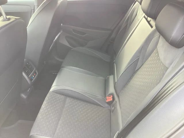 Volkswagen T-Roc 1.5 eTSI DSG R-Line