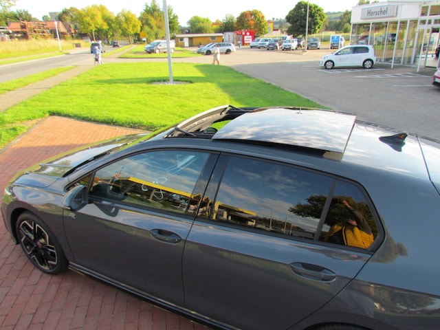 Volkswagen Golf 1.5 eTSI DSG Golf VIII R-Line