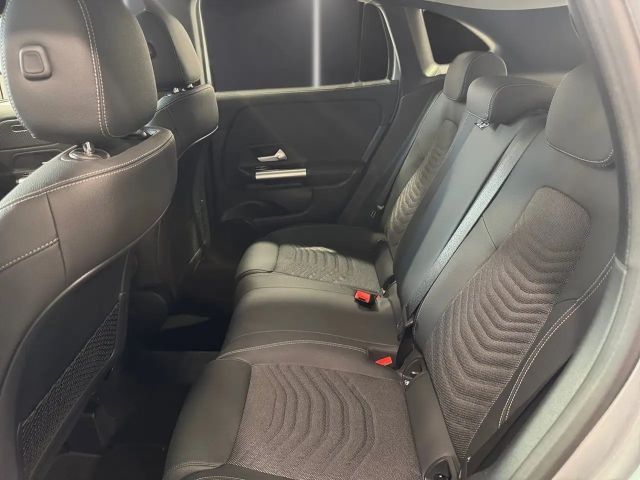 Mercedes-Benz GLA 200 *AHK*Totwinkel*Kamera*LED*Winterpaket