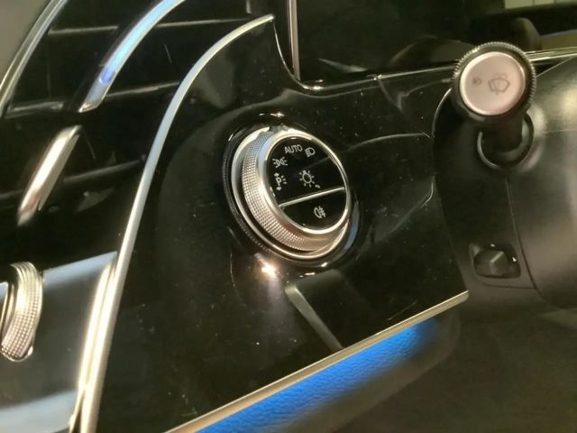 Mercedes-Benz E 200 AMG Line Sedan