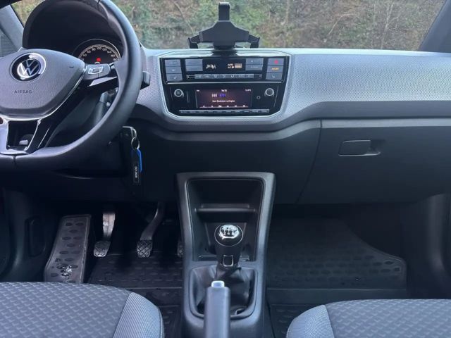 Volkswagen up! Active