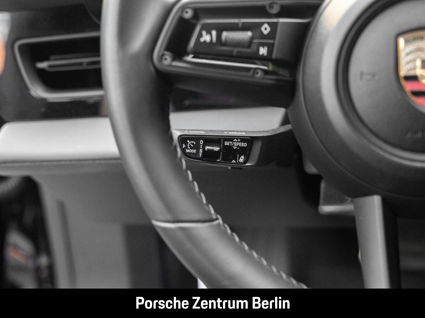 Porsche Taycan 4 Cross Turismo