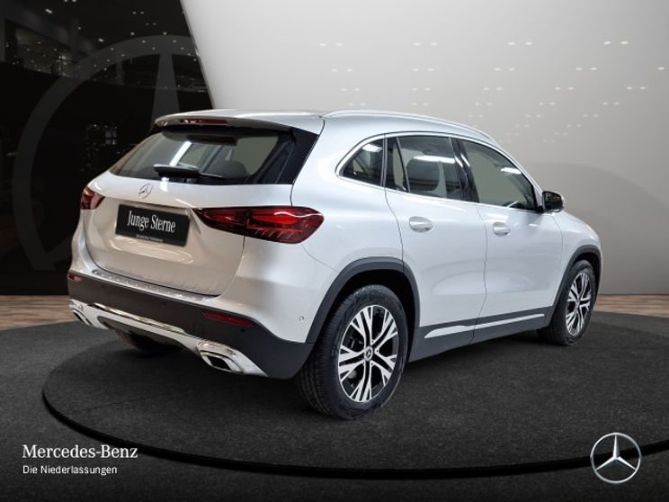 Mercedes-Benz GLA 180 Progressive