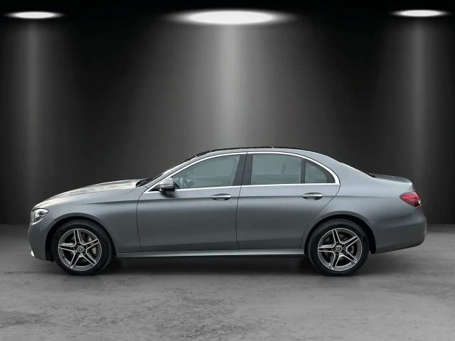 Mercedes-Benz E 300 AMG Line Sedan