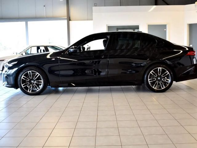 BMW 520 520d M-Sport Sedan