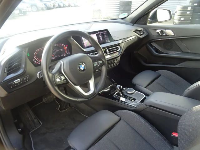 BMW 118 118i Sedan Sport Line