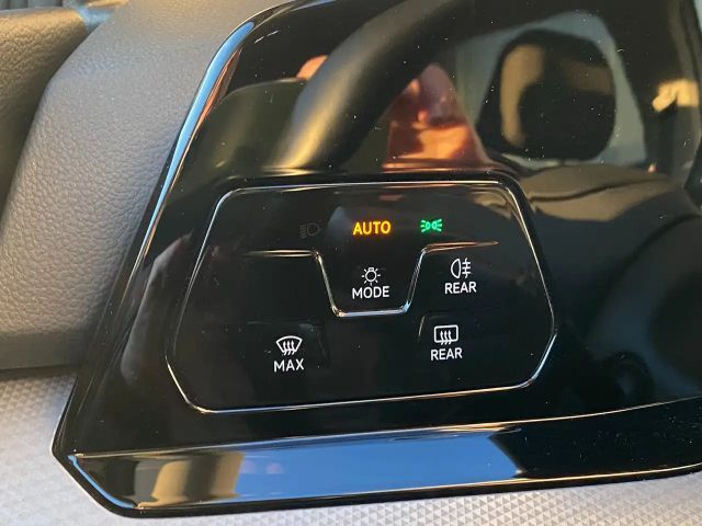 Volkswagen Golf 8 Limo Sondermodell*Active*116TDI,AHV,LED,ACC,Navi