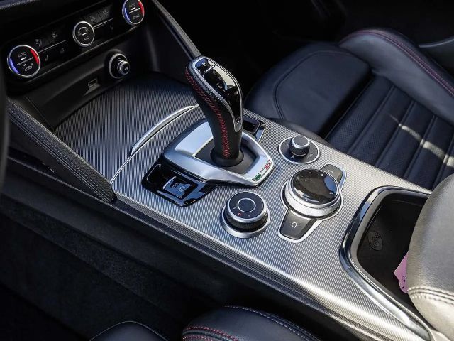 Alfa Romeo Stelvio AT8 Q4 Turbo