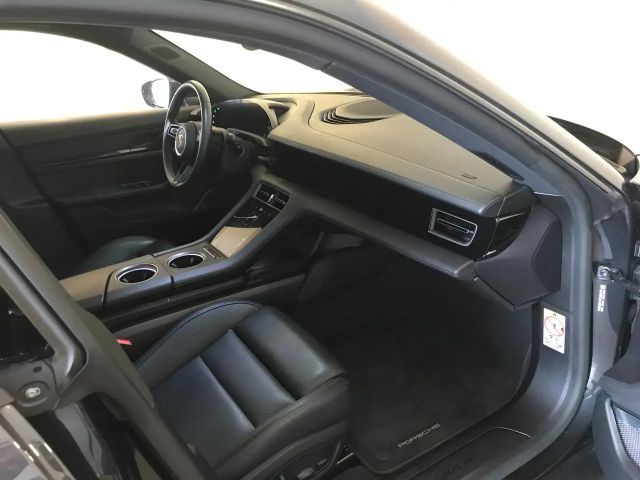 Porsche Taycan 4 Cross Turismo