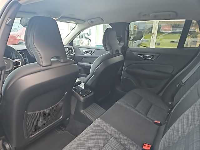 Volvo V60 AWD Core Recharge T6