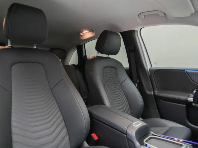 Mercedes-Benz B 180 B 180 d Sedan