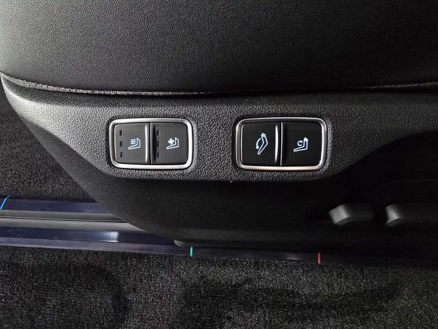 Hyundai Staria Signature