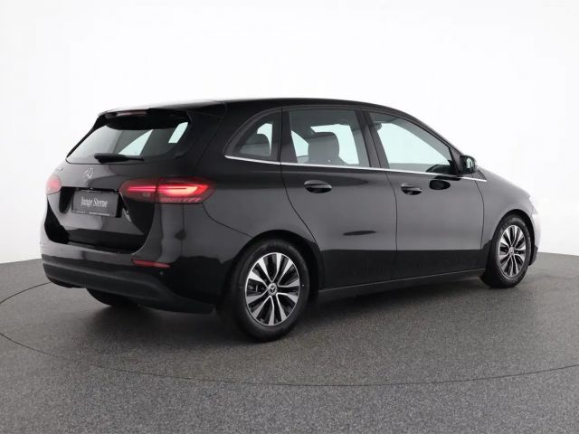 Mercedes-Benz B 180 B 180 d Sedan