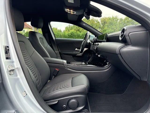 Mercedes-Benz A 200 Limousine PTS Cam Navi Wide LED SHZ