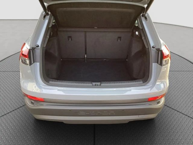 Audi Q4 e-tron 55 kWh LED SHZ PDC hinten Bluetooth