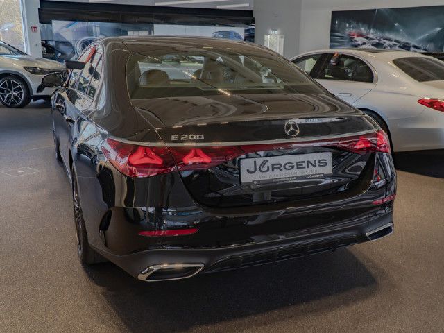 Mercedes-Benz E 200 Sedan