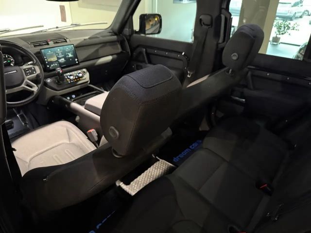 Land Rover Defender 110 Black Pack