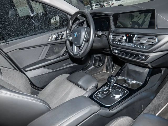 BMW 118 118i 5-deurs Sedan Sport Line