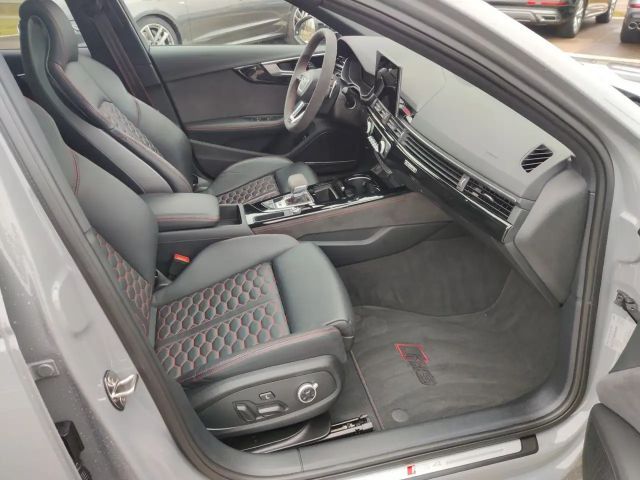 Audi RS4 Avant Quattro S-Tronic