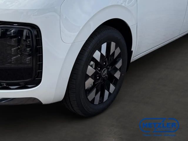 Hyundai Staria Signature