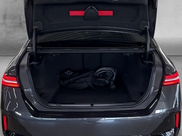 BMW 530 530e M-Sport Sedan
