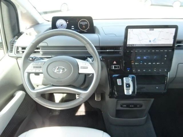 Hyundai Staria Signature