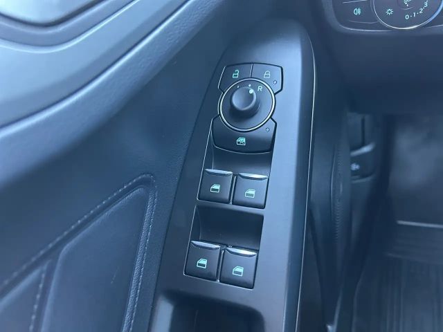 Ford Focus Cool & Connect