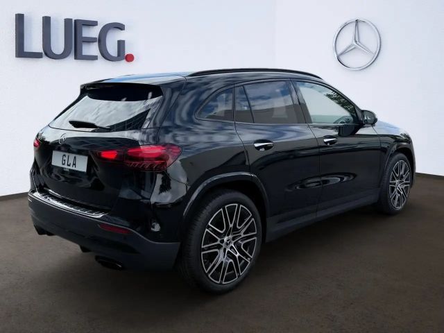 Mercedes-Benz GLA 180 AMG Line