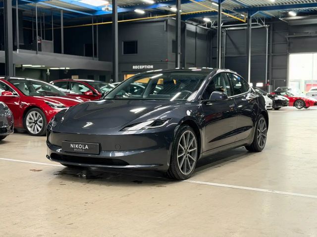 Tesla Model 3 AWD Long Range