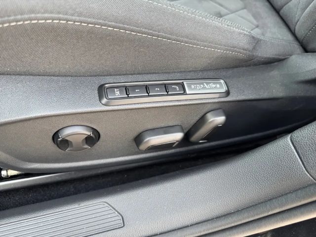 Volkswagen Golf 2.0 TDI DSG Style Variant