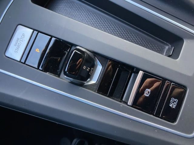 Volkswagen Golf 1.5 TSI DSG R-Line