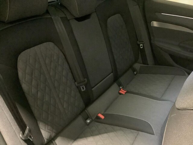 Audi A6 Avant Quattro S-Tronic