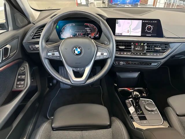 BMW 118 118i Sedan Sport Line