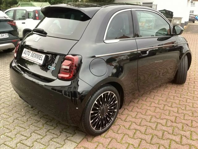 Fiat 500e La Prima