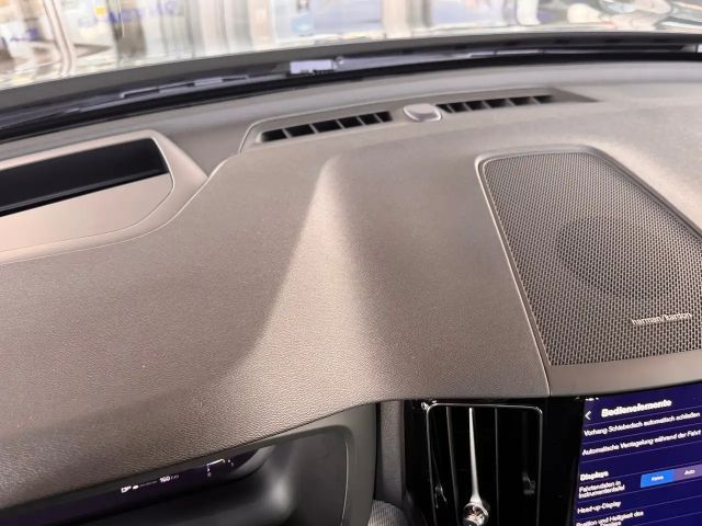 Volvo XC60 AWD Dark Plus